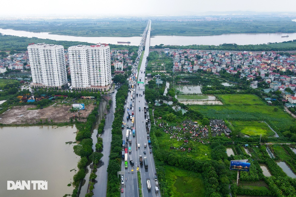 Cửa ngõ Thủ đô ùn tắc kéo dài, hàng nghìn phương tiện buộc phải quay đầu - 1 Cửa ngõ Thủ đô ùn tắc kéo dài, hàng nghìn phương tiện buộc phải quay đầu - 1