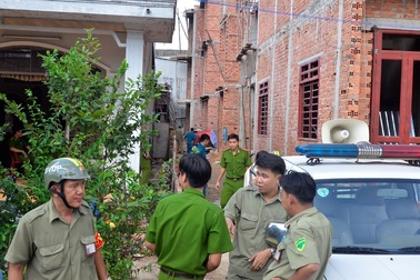 Sập khối bê tông, 2 người thương vong