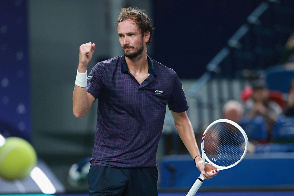 Medvedev thắng De Minaur, vào bán kết Thượng Hải Masters - 1 Medvedev thắng De Minaur, vào bán kết Thượng Hải Masters - 1