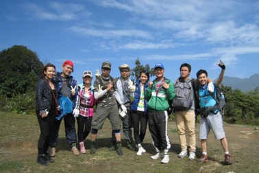 Sinh viên ngành Khách sạn Du lịch Thụy Sĩ chinh phục đỉnh Fansipan