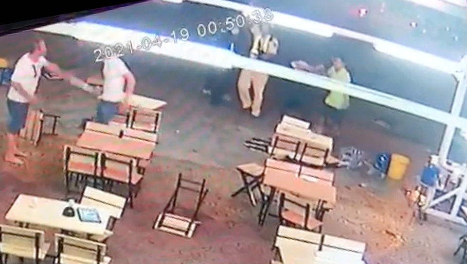 CSGT nổ 4 phát súng chỉ thiên ngăn hỗn chiến - 1