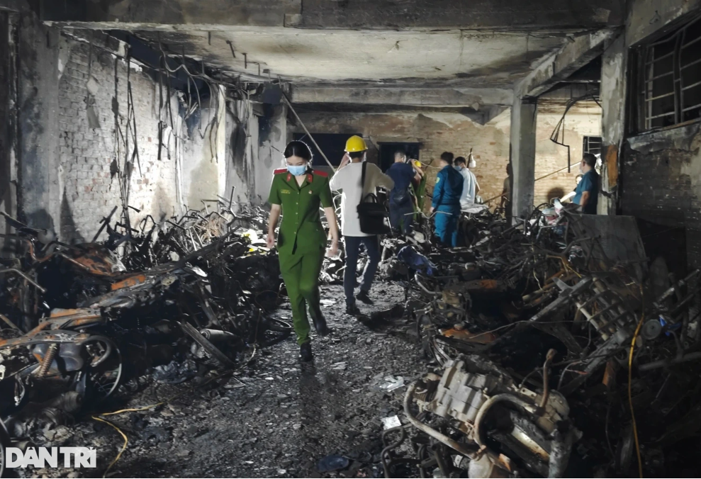 Kebakaran pangsapuri mini: MC Thanh Trung menceritakan berjaga sepanjang malam mencari isteri dan anak rakannya - 3 Cháy chung cư mini: MC Thành Trung kể thức trắng đêm tìm vợ con cho bạn - 3