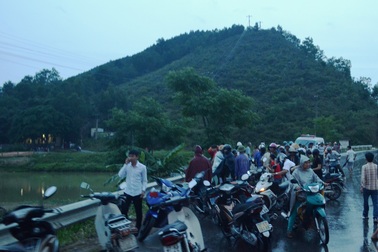 Rủ nhau tắm ao, 2 anh em đuối nước thương tâm