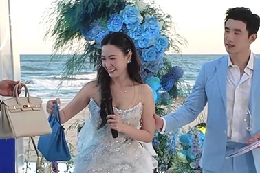 Kỷ niệm ngày cưới, Midu được chồng tặng 2 túi Hermès đắt giá cỡ nào?