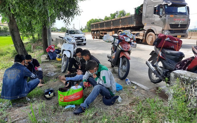 Cảnh báo nguy cơ lây lan dịch Covid-19 do công dân từ TP. HCM và các tỉnh miền Nam ồ ạt về quê