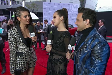 Nina Dobrev gợi cảm trên thảm đỏ