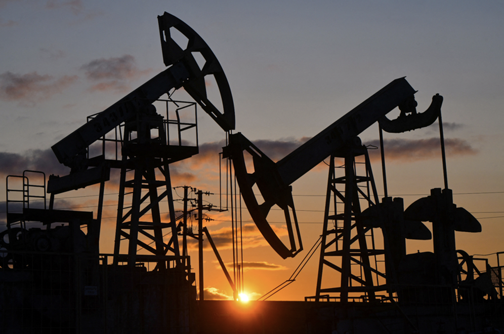Giá dầu tăng mạnh do lo ngại xung đột tại Trung Đông leo thang - 1