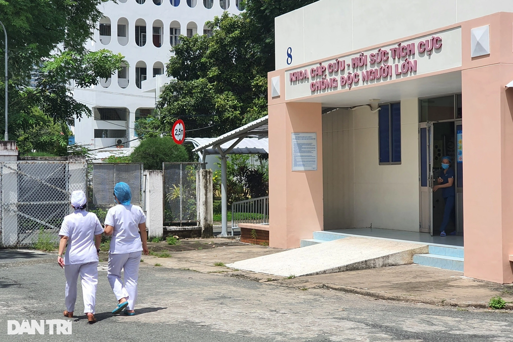 Bất ngờ lên cơn sốt, đau bụng nguy kịch sau dính mưa - 1 Bất ngờ lên cơn sốt, đau bụng nguy kịch sau dính mưa - 1