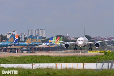 Áp sàn giá vé: Hãy để hãng hàng không tự tính giá, tự quyết định số phận