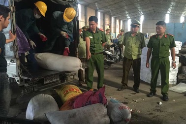 Bắt hơn 600 kg mỡ và lòng lợn bốc mùi hôi thối