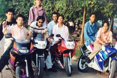 Giới nhà giàu Hà Nội thập niên 90: Dùng máy nhắn tin, đi xe phân khối lớn