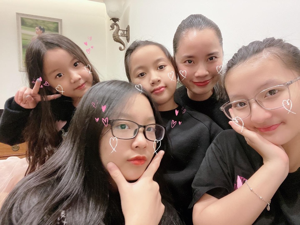 Á hậu đông con nhất showbiz Ngô Thúy Hà tái xuất xinh đẹp ở tuổi 40 - 7 Á hậu đông con nhất showbiz Ngô Thúy Hà tái xuất xinh đẹp ở tuổi 40 - 7