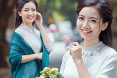 Chỉ mỉm cười, cô giáo dạy Toán cũng khiến bao người ngẩn ngơ