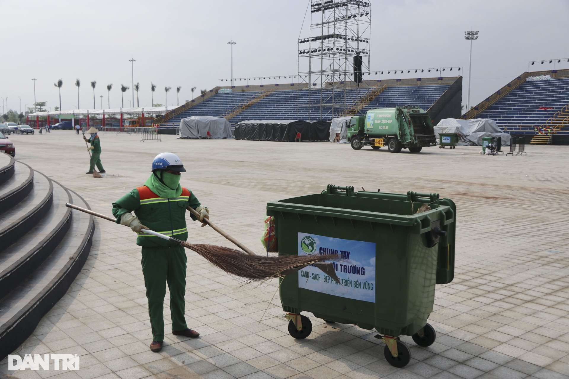 Hoàn thành sân khấu khủng phục vụ Lễ hội Hoa phượng đỏ Hải Phòng 2024 - 13