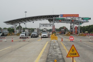 Thủ tướng: Đảm bảo kiểm soát nguồn lây bệnh nhưng không "ngăn sông cấm chợ"