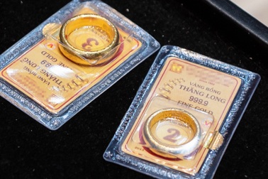 Giá bán vàng nhẫn tăng vọt, lên 90,6 triệu đồng/lượng