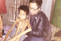 Hai chị em gầy guộc mong một lần được đi khám viện