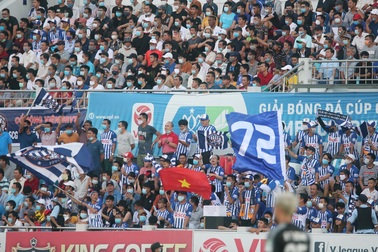 Khán giả Bà Rịa Vũng Tàu háo hức xem Công Phượng toả sáng