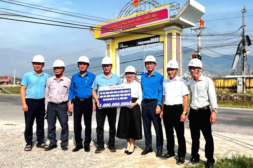 EVNGENCO3 hỗ trợ cán bộ nhân viên EVNCPC đang khắc phục hậu quả bão tại miền Trung - 1