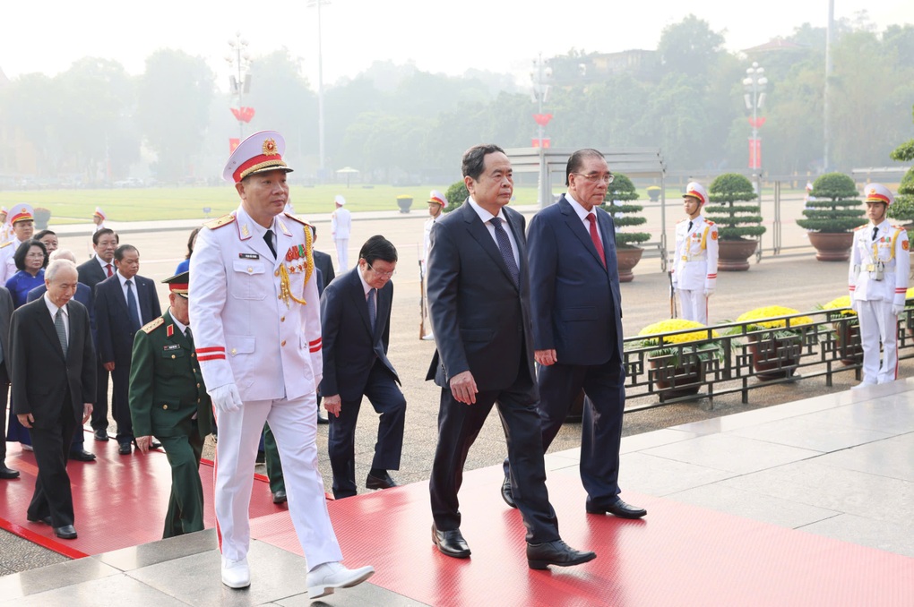 Lãnh đạo Đảng, Nhà nước viếng Chủ tịch Hồ Chí Minh và Anh hùng liệt sĩ - 1 Lãnh đạo Đảng, Nhà nước viếng Chủ tịch Hồ Chí Minh và Anh hùng liệt sĩ - 1