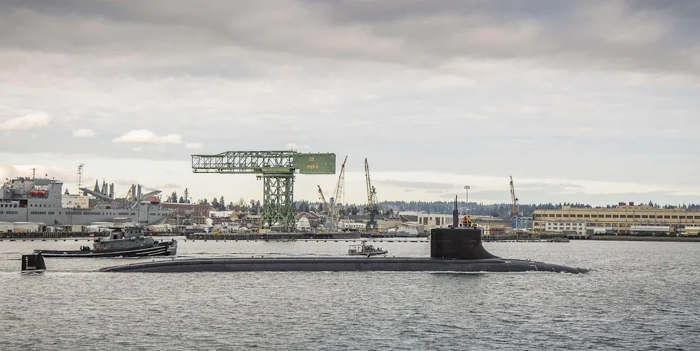 Uy lực tàu ngầm hạt nhân tỷ USD của Mỹ gặp sự cố ở Biển Đông - 6