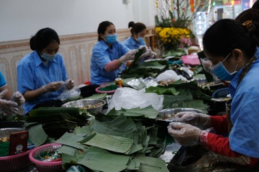 Cơ sở làm nem, giò "chạy nước rút" ngày cận Tết