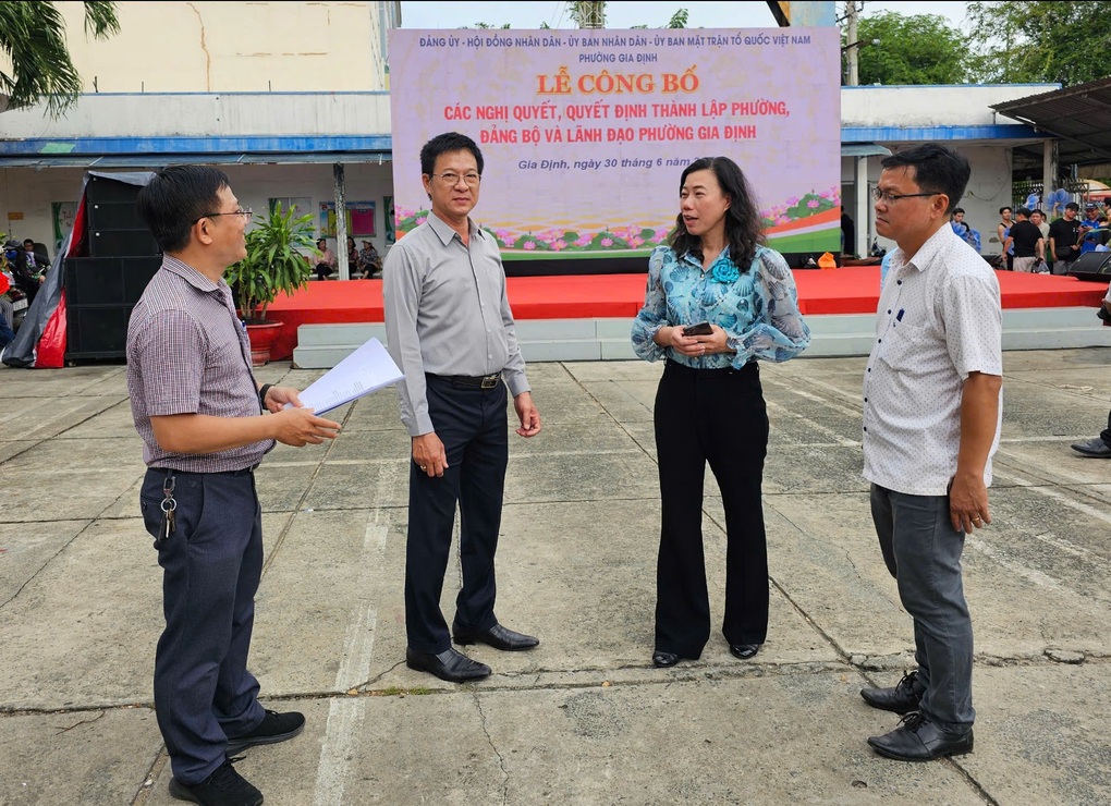 TPHCM náo nức trước giờ công bố các nghị quyết sáp nhập - 4 TPHCM náo nức trước giờ công bố các nghị quyết sáp nhập - 4