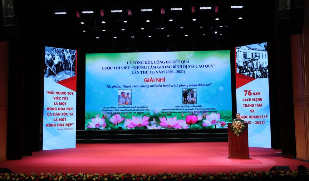 12 năm chặng đường tìm kiếm Những tấm gương bình dị mà cao quý - 2 12 năm chặng đường tìm kiếm Những tấm gương bình dị mà cao quý - 2