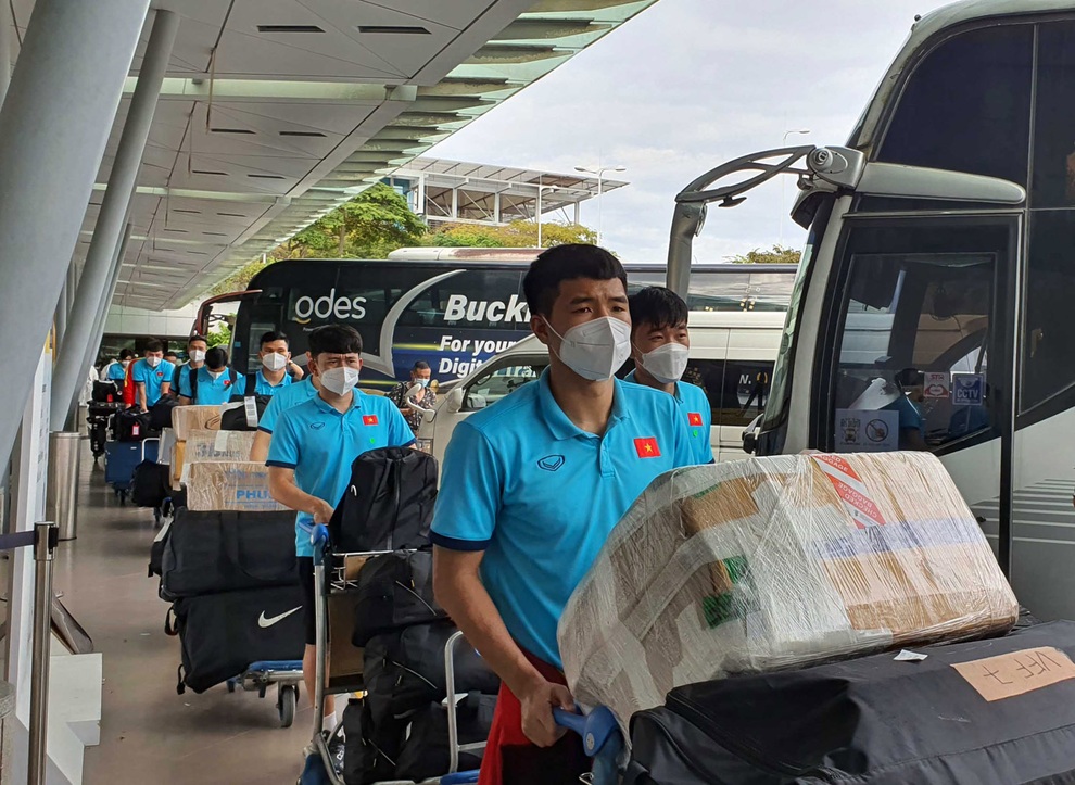 Đội tuyển Việt Nam phải ăn trong… phòng ngủ tại Singapore - 3 Đội tuyển Việt Nam phải ăn trong… phòng ngủ tại Singapore - 3