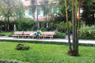 Nhập viện vì bị thụt dầu 100 lần trong lớp học