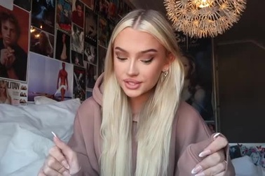 Cô gái chuyển giới quá đẹp đến mức luôn bị tố là... nói dối