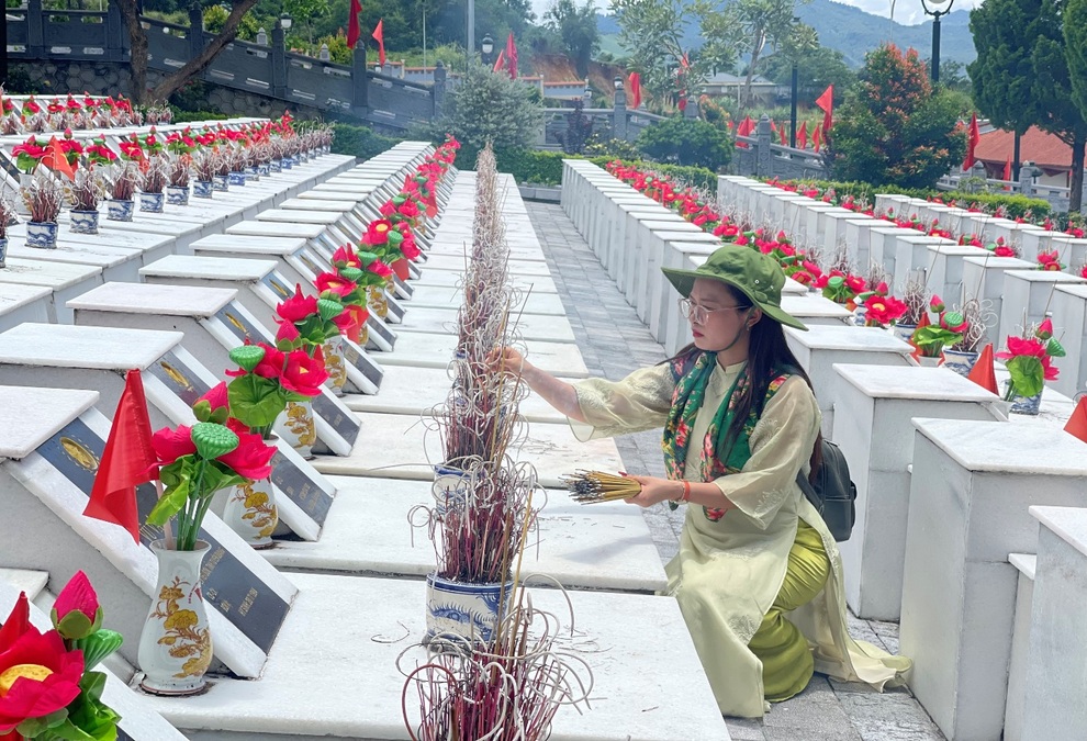 Các cựu đoàn viên, thanh niên tri ân anh hùng liệt sĩ tại Hà Giang - 3 Các cựu đoàn viên, thanh niên tri ân anh hùng liệt sĩ tại Hà Giang - 3