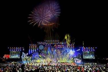 Carnaval Hạ Long mở màn chuỗi sự kiện du lịch hè của "thành phố di sản"