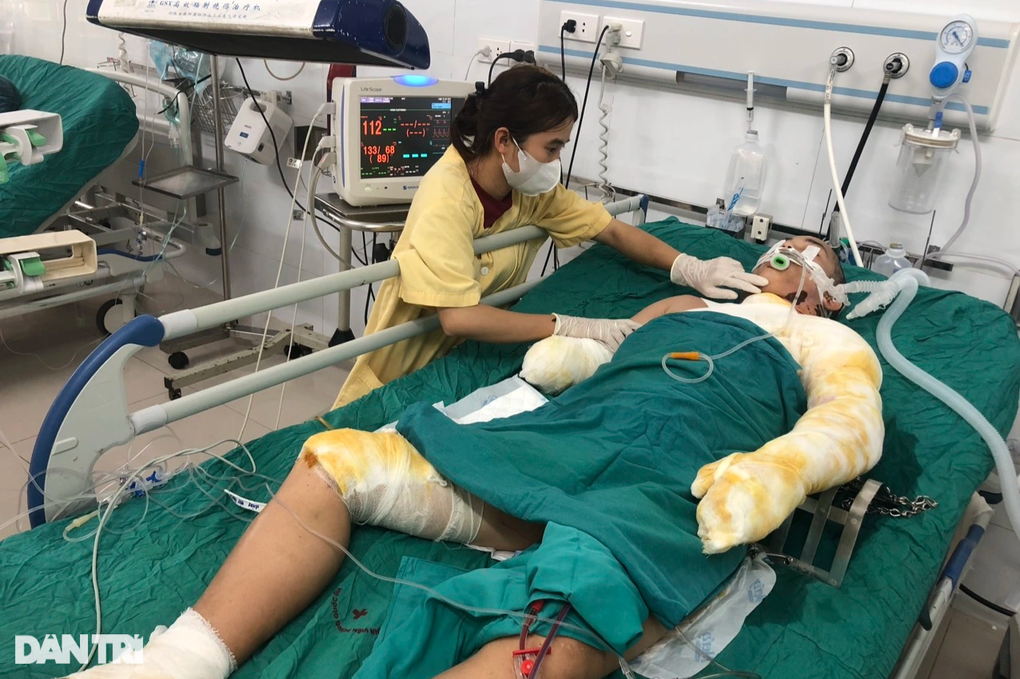 Hơn 400 triệu đồng đến với người đàn ông bị bỏng điện - 2 Hơn 400 triệu đồng đến với người đàn ông bị bỏng điện - 2