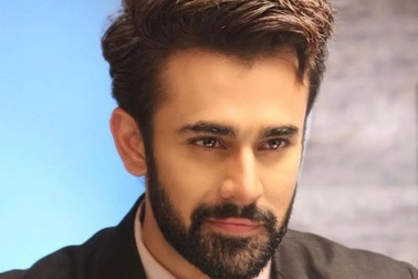 Ngôi sao điển trai của Ấn Độ bị bắt vì hiếp dâm