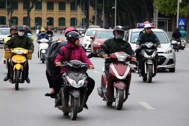 Không khí lạnh tràn vào miền Bắc, nhiều tỉnh miền Trung mưa to