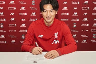 Liverpool chính thức chiêu mộ tiền đạo Nhật Bản