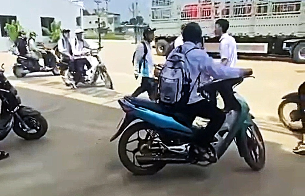 Khi bạo lực lứa tuổi học sinh không dừng ở những cú đấm - 1 Khi bạo lực lứa tuổi học sinh không dừng ở những cú đấm - 1