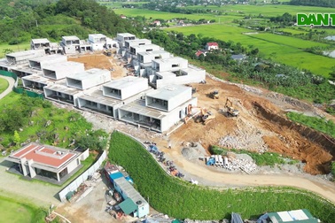 Cận cảnh 14 căn biệt thự xây không phép trong sân golf nhiều "tai tiếng"