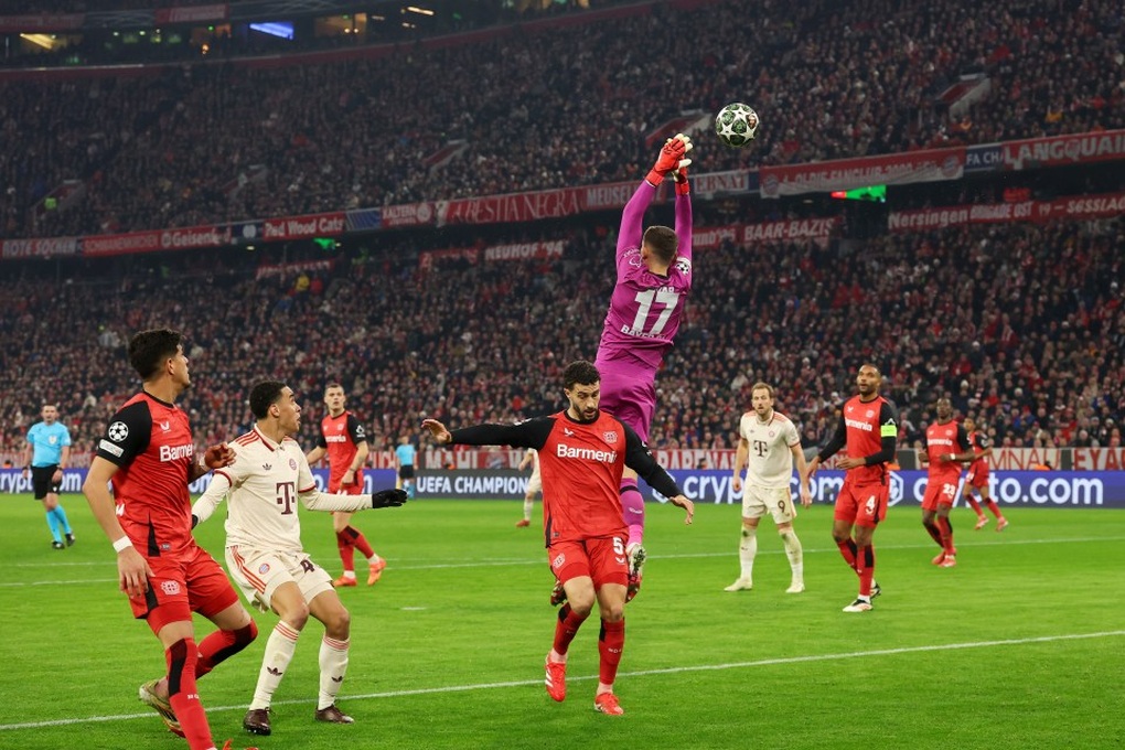 Cựu sao Man Utd mắc sai lầm ngớ ngẩn, báo hại đội nhà ở Champions League - 2 Cựu sao Man Utd mắc sai lầm ngớ ngẩn, báo hại đội nhà ở Champions League - 2