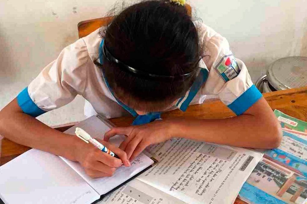 Những học sinh được đẩy lên lớp dù không biết đọc gây xôn xao dư luận - 2 Những học sinh được đẩy lên lớp dù không biết đọc gây xôn xao dư luận - 2