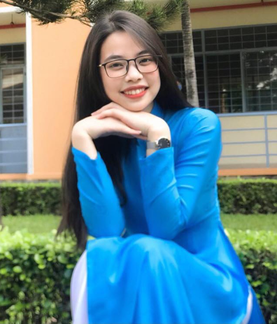 Gặp nữ sinh Đắk Nông đăng quang Hoa khôi ĐH Ngân hàng TPHCM - 4 Gặp nữ sinh Đắk Nông đăng quang Hoa khôi ĐH Ngân hàng TPHCM - 4