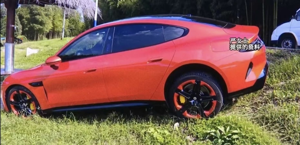 Chiếc xe điện Xiaomi SU7 đâm đầu xuống nước khi đang ở chế độ tự lái - 2 Chiếc xe điện Xiaomi SU7 đâm đầu xuống nước khi đang ở chế độ tự lái - 2