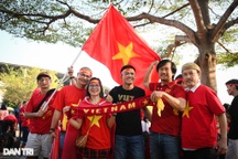 Cổ động viên tin tưởng Việt Nam sẽ chiến thắng trên đất Thái