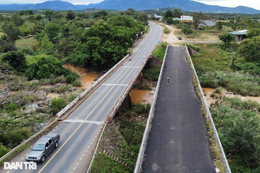 Đề xuất xã hội hóa để hoàn tất cây cầu dang dở nối Đắk Lắk - Gia Lai - 3 Đề xuất xã hội hóa để hoàn tất cây cầu dang dở nối Đắk Lắk - Gia Lai - 3
