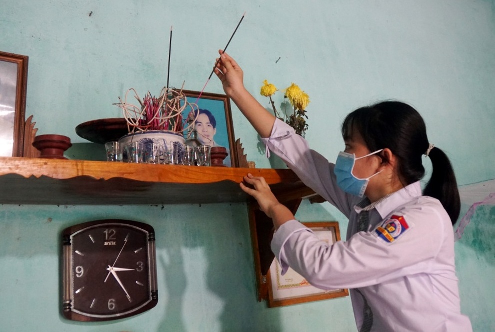 Cô gái có hoàn cảnh vô cùng éo le và ước mơ trở thành sinh viên kiểm toán - 2 Cô gái có hoàn cảnh vô cùng éo le và ước mơ trở thành sinh viên kiểm toán - 2