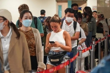 Số khách quốc tế bị từ chối nhập cảnh vì giấy tờ tăng mạnh