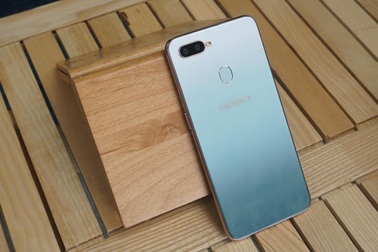 Mở hộp và trên tay nhanh Oppo F9 xanh Phỉ Thúy