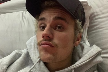 Justin Bieber già nua đáng kinh ngạc ở tuổi 25