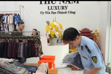 Hà Nội phát hiện gần 1.800 sản phẩm thời trang giả mạo nhãn hiệu nổi tiếng